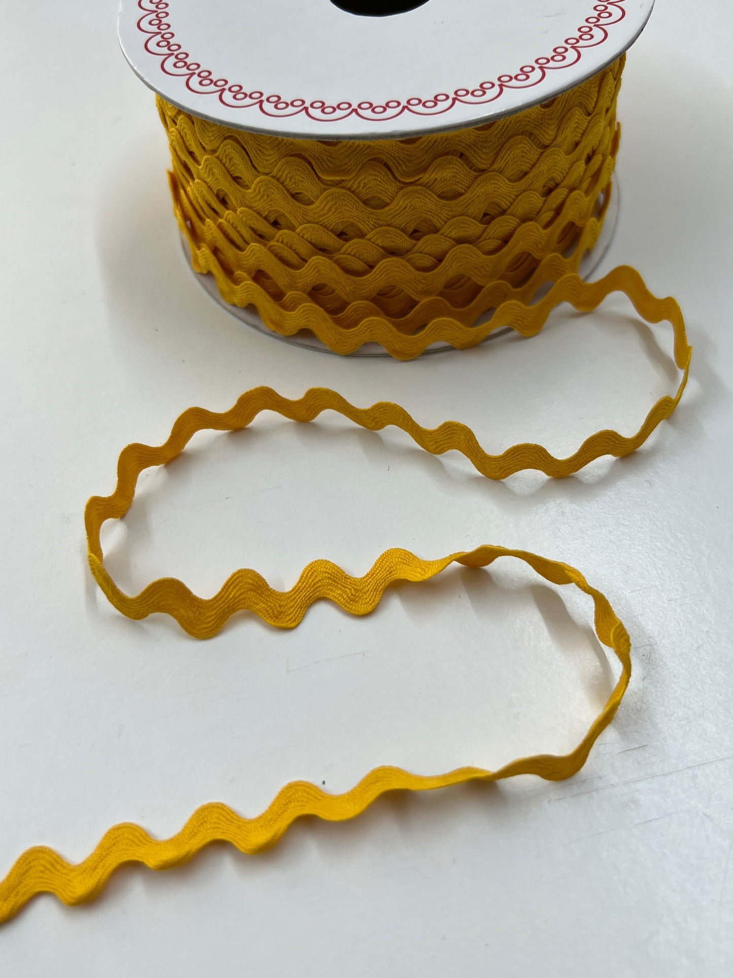 10mm ricrac trim - Yellow